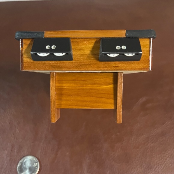 Very Rare Miniature Wood Billiards Table with Accessories by John Gullaksen. - Picture 10 of 15